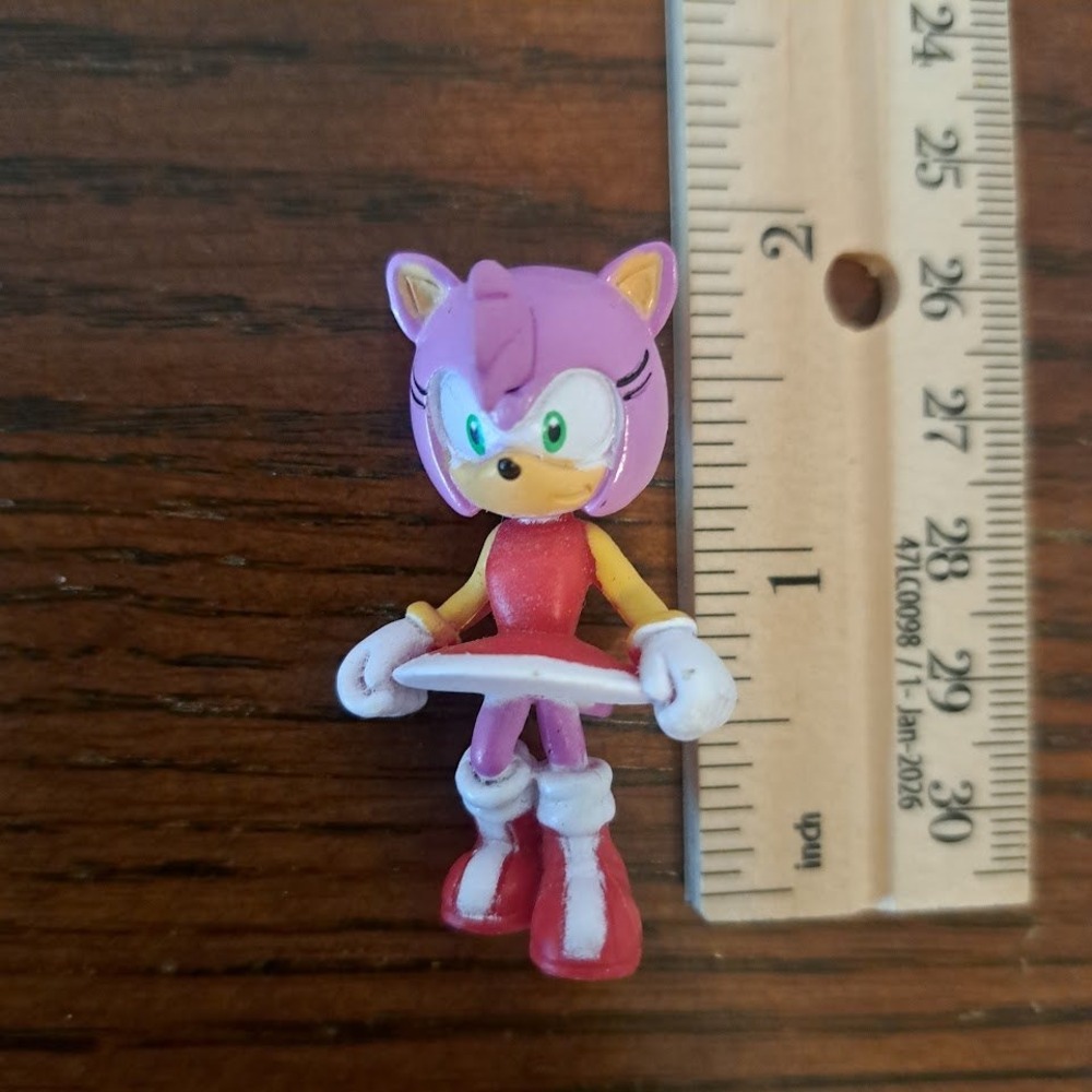 Sonic the Hedgehog Amy Rose 2 Inch Mini Figure Pink Hedgehog Sega Toy Figure